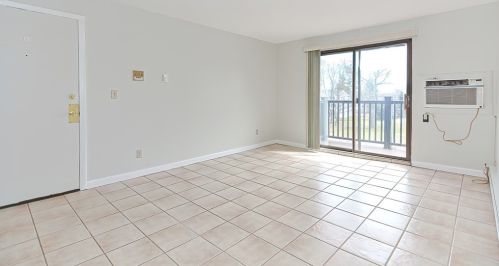 816 County St, Taunton, MA 02780-3738