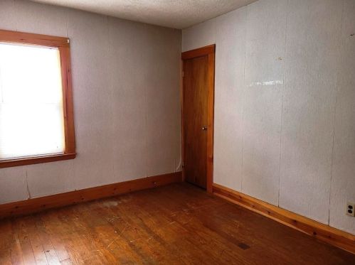 87 Briggs St, New Bedford MA 02740-3206 exterior