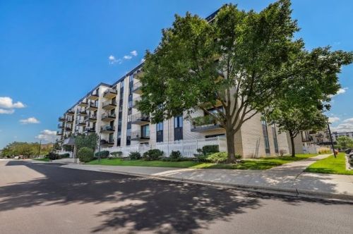 9078 Heathwood Dr, Niles, IL 60714-5873