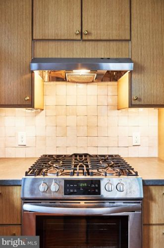 5221 Hazel Ave, Philadelphia PA  19143-1526 exterior