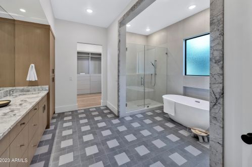 2053 37 Pl, Phoenix AZ 85050-8309 exterior