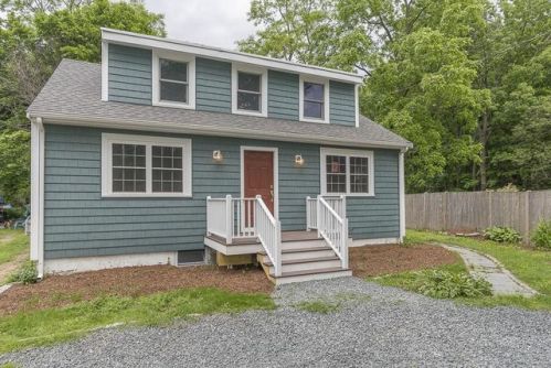 1112 Washington St, Gloucester, MA 01930-1052