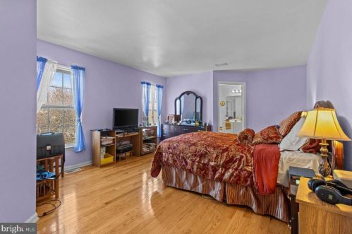 13 Equestrian Dr, Burlington NJ 08016-3065 exterior