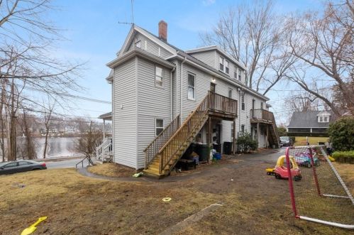 342 Main St, Groveland MA 01834-1346 exterior