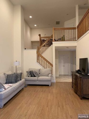 72 Highwood Ave, Tenafly NJ  07670-1833 exterior