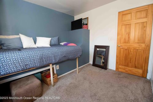 61 Lakeview Dr, Jackson Twp NJ 08527-2701 exterior