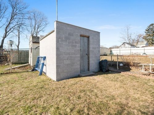 305 Detroit St, Fall River MA 02721-4904 exterior