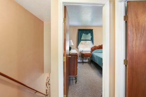 142 St, East Brookfield MA 01515-1612 exterior