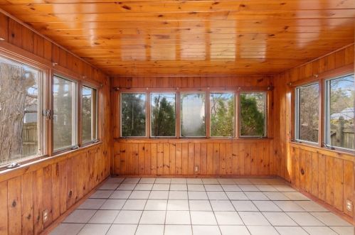 1086 Burt St, Taunton MA 02780-5166 exterior