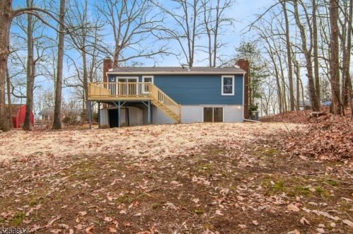 42 Smt Dr, Wantage NJ 07461-1239 exterior