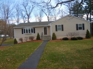 4 Heritage Ln, Montgomery, MA 01085-3405