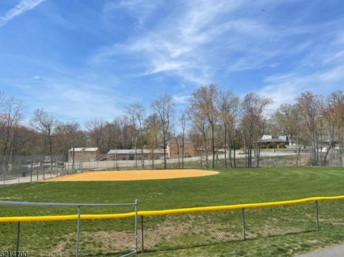 46 Edgewood Rd, Skyline Lakes NJ 07456-1911 exterior