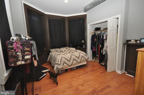 921 15 St, Philadelphia PA 19146-2230 exterior