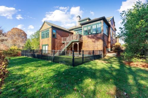 28 Raynor Dr, Hingham MA 02043-4882 exterior