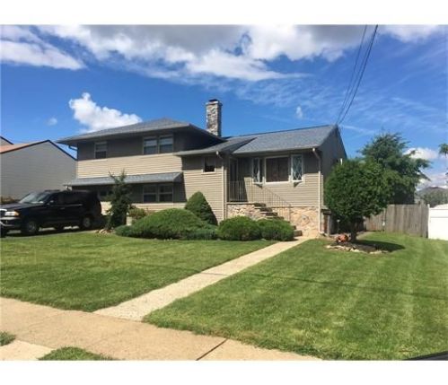 106 Hickory St, Carteret, NJ 07008-1647