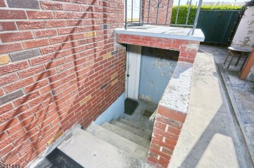 11 Van Rensselear St, Belleville NJ 07109-2911 exterior