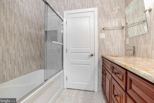 237 Elm Ave, West Deptford NJ 08051-1506 exterior