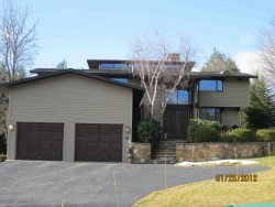 17 Laurus Ln, Newton, MA 02459-3138