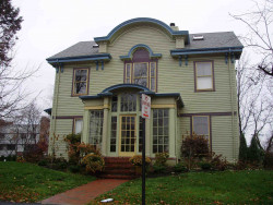 109 Vernon St, Newton, MA 02458-2047