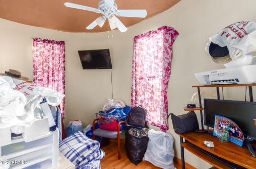 3319 61 St, Phoenix AZ 85033-4112 exterior