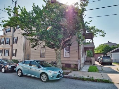 33 Morton St, Fall River MA 02720-2860 exterior