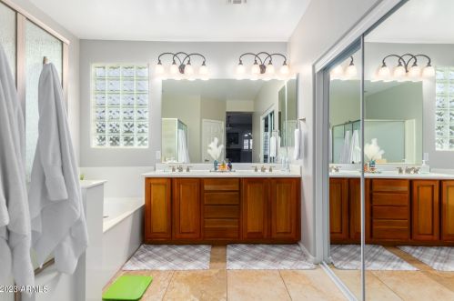 25311 51 Dr, Phoenix AZ 85035-1901 exterior