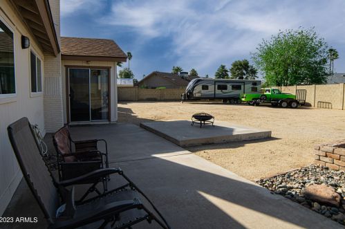 2322 Country Gables Dr, Phoenix AZ 85053-4532 exterior