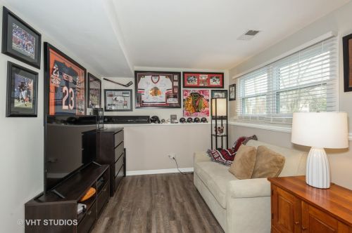 645 Banbury Way, Lemont IL 60440-1057 exterior