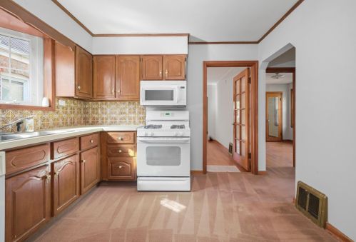 3709 Oak Park Ave, Forest View IL 60402-3902 exterior