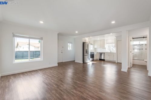 13095 Neptune Dr, San Leandro CA  94577-3130 exterior