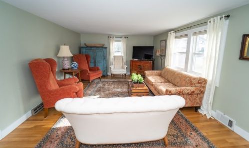 53 Standish Ave, Plymouth MA 02360-4165 exterior