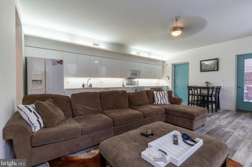 2119 Cumberland St, Philadelphia, PA 19125-1717