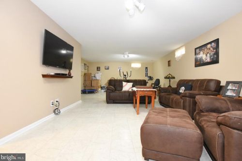 110 Redbud Ln, West Deptford NJ 08051-2292 exterior