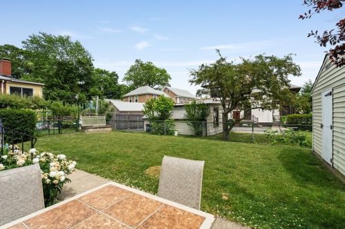 64 Brk Ave, Newton MA 02460-1508 exterior