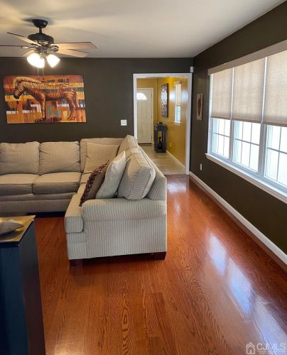 68 Union St, Carteret, NJ 07008-3326