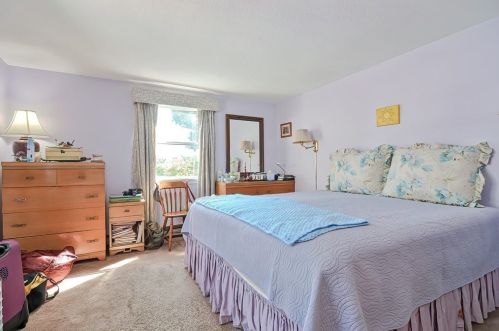 208 Cherry St, Newton MA 02465-1246 exterior