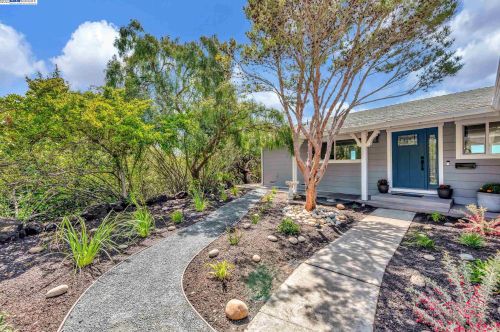 15953 Cambrian Dr, San Leandro, CA 94578-1102