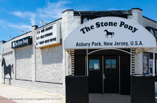 1107 1st Ave, Tinton Falls NJ  07712-5767 exterior