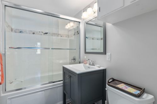 1359 Main St, Chatham MA 02633-2464 exterior