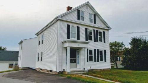 977 Lees River Ave, Fall River, MA 02726-1340