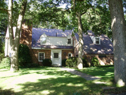 34 Kingswood Rd, Newton, MA 02466-1013