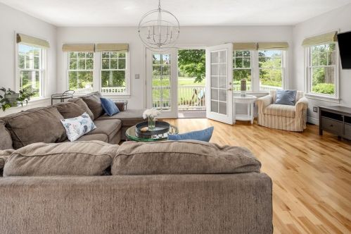 6 Chestnut Rd, Hingham MA 02043-1415 exterior