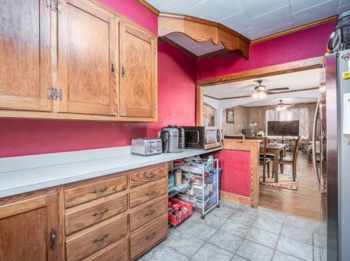 175 Middle Rd, New Bedford MA 02743-2016 exterior