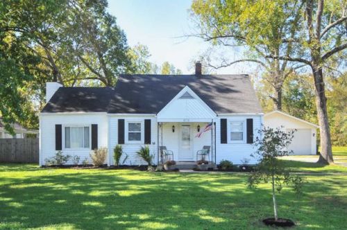 8710 Manslick Rd, Louisville, KY 40272-2210