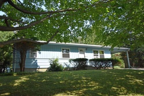 39 Longmeadow Dr, Amherst, MA 01002-3225