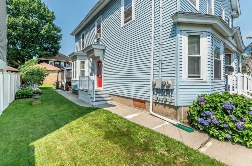 31 Emmett St, Lawrence, MA 01843-1212