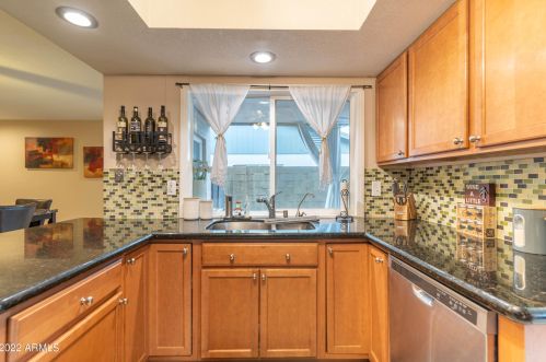 16814 31 Ave, Phoenix AZ 85009-4846 exterior