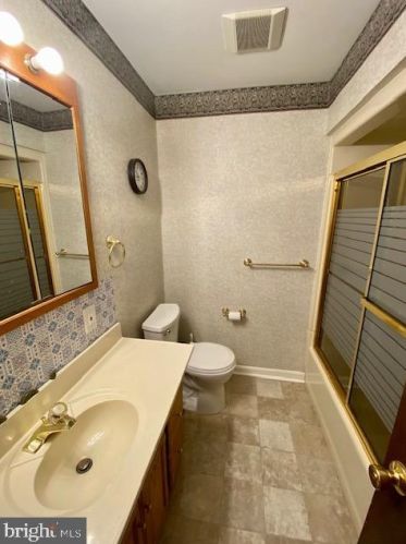 600 Chestnut Ave, West Deptford NJ 08097-1604 exterior