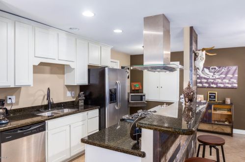 2345 Earll Dr, Phoenix AZ 85012-2632 exterior