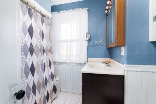 41 Arthur St, Whitman MA 02382-1101 exterior